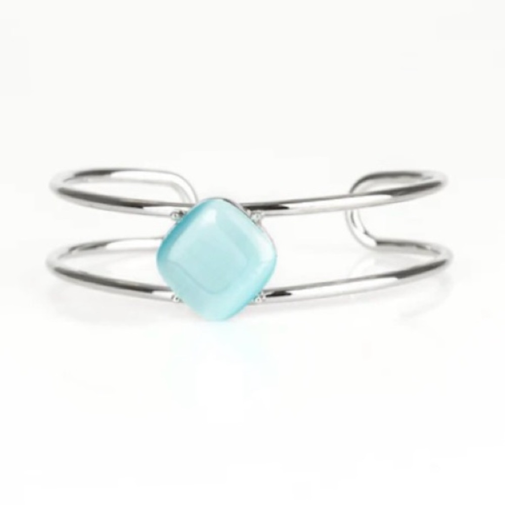 Paparazzi Bracelet - ❤️ Turn Up The
Glow - Blue ❤️ Bracelet